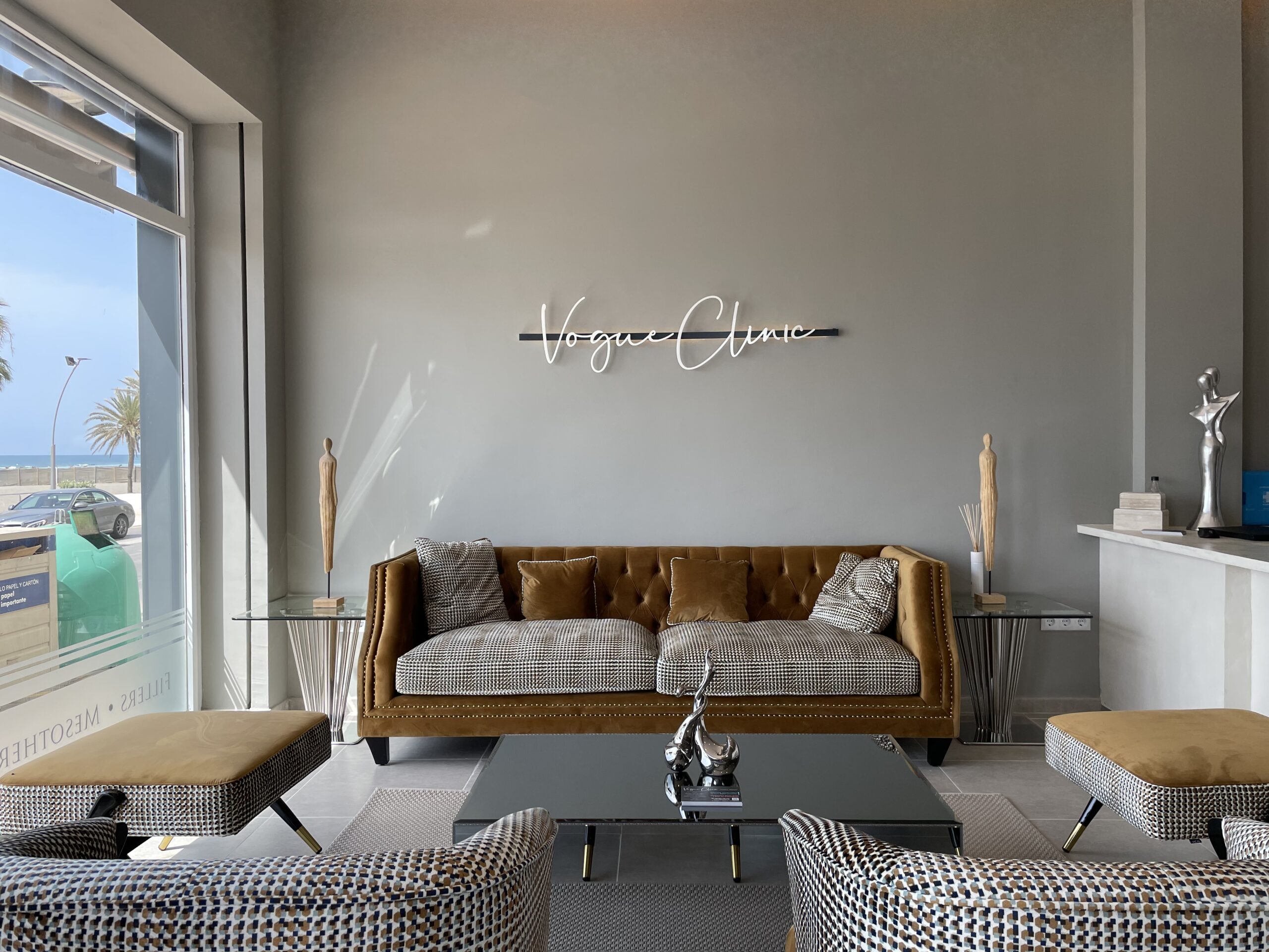 Logotec Interiorismo comercial Vogue