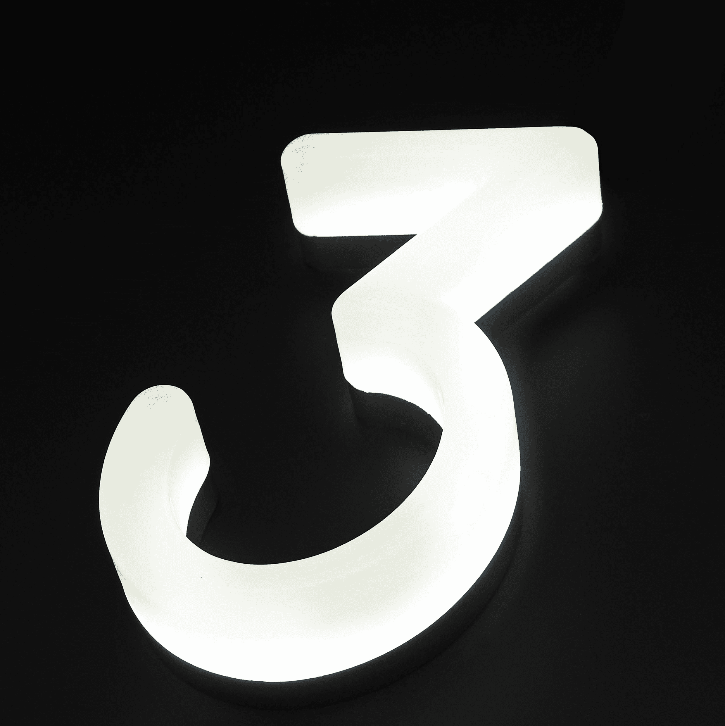 Logotec Letras corpóreas iluminada