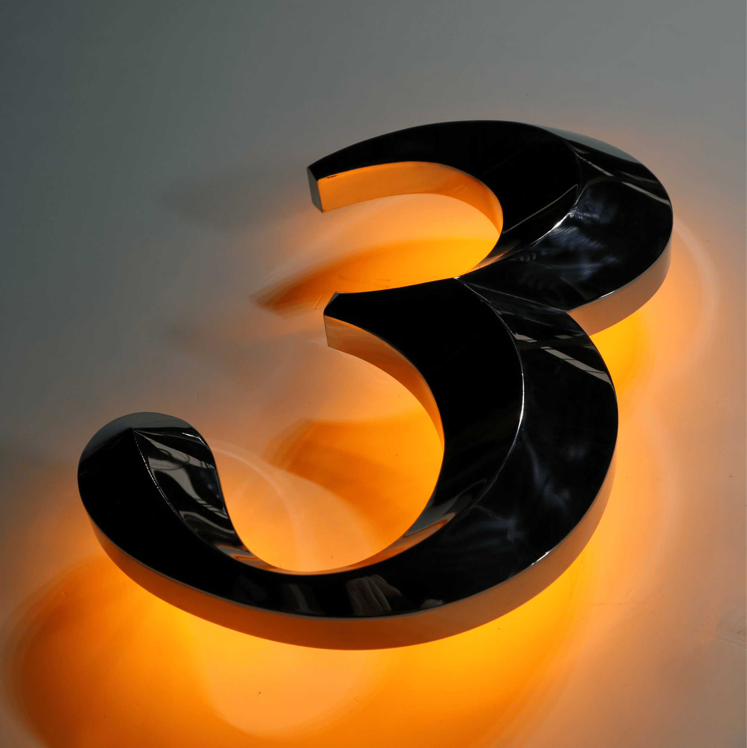 Logotec Letras corpóreas retroiluminada