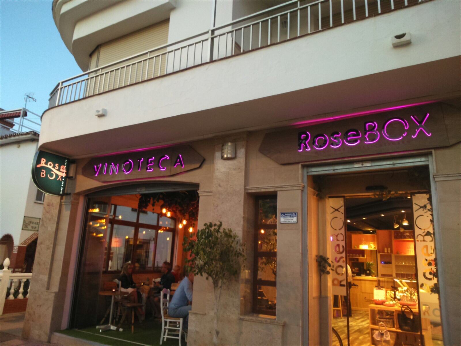 Logotec Rótulos luminosos Málaga Rose Box