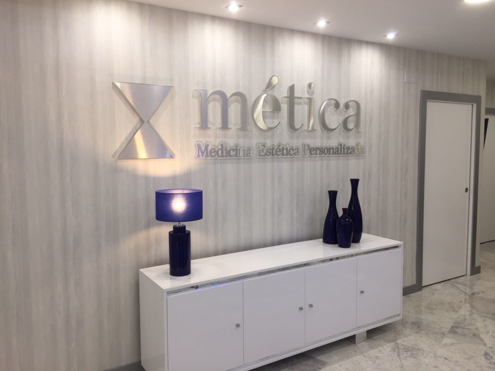 Logotec Letras corpóreas Málaga Mética