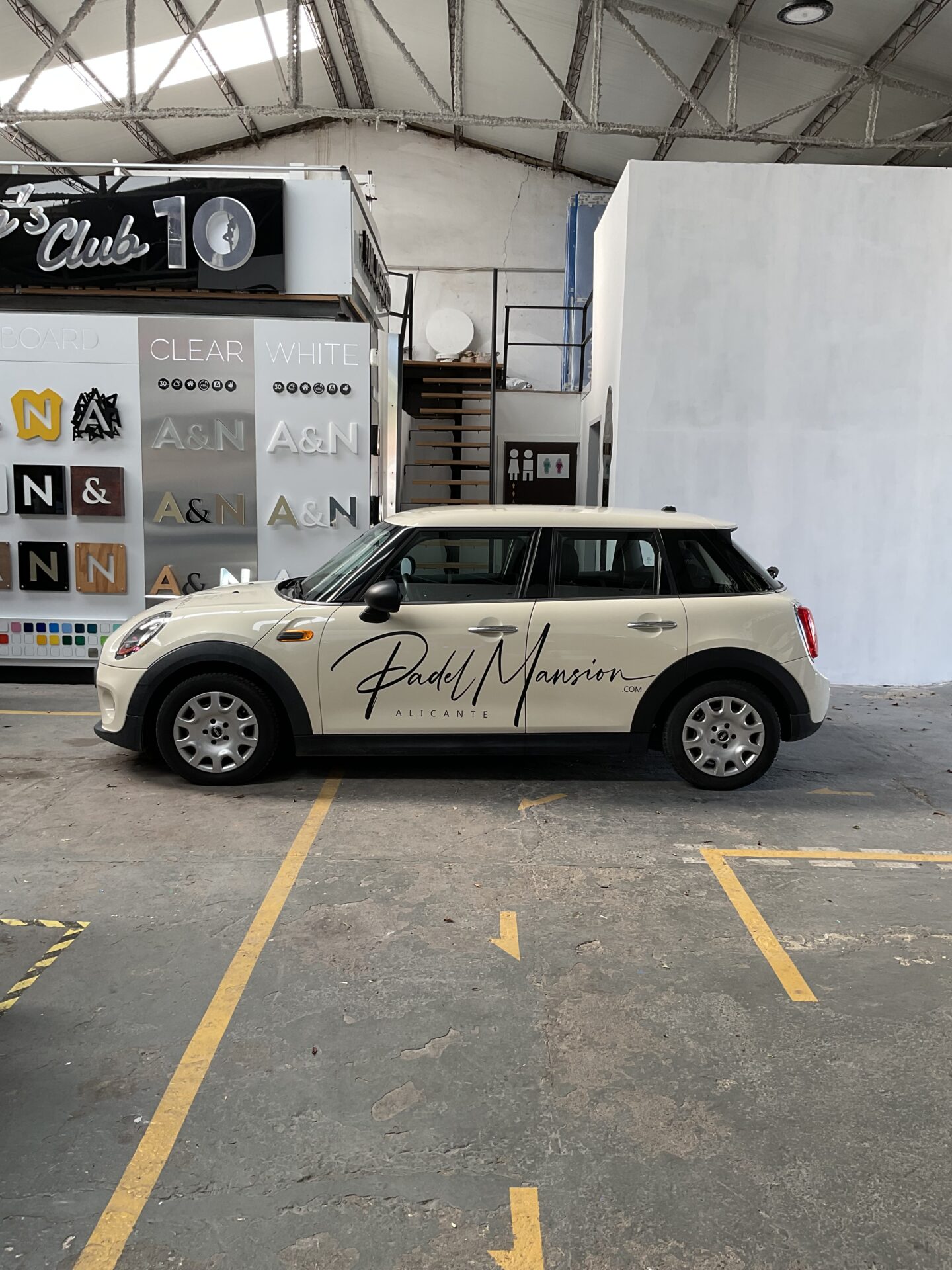 Logotec rotulación vehículos Padel