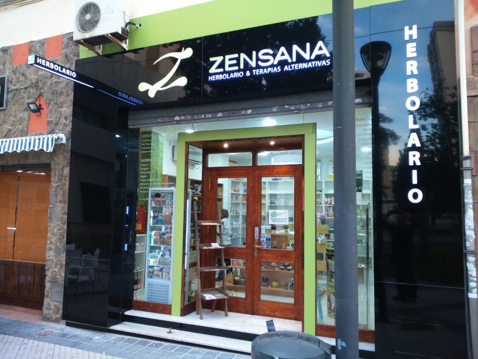 Logotec Fachadas Comerciales Zensana