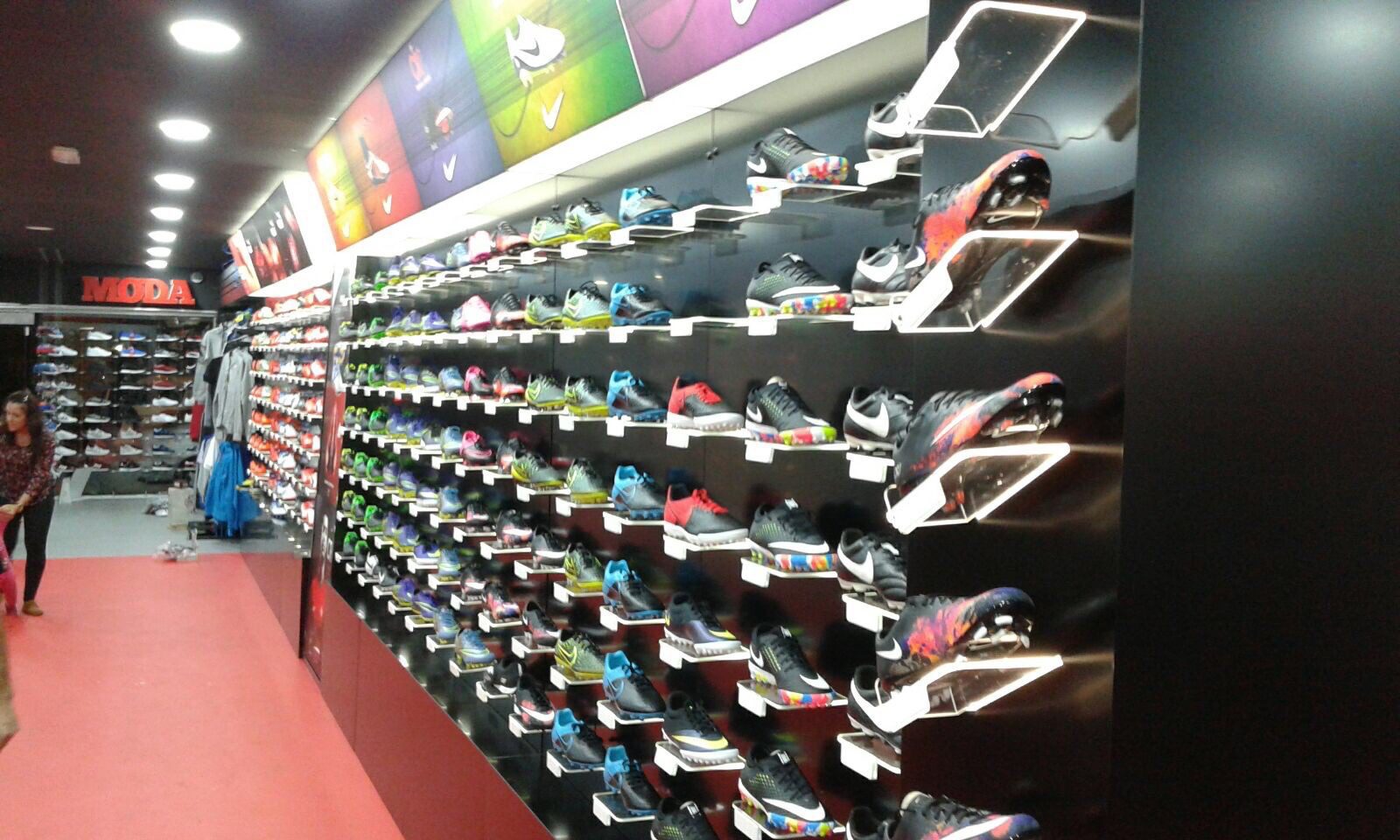 Logotec Interiorismo comercial Málaga SoloFútbol