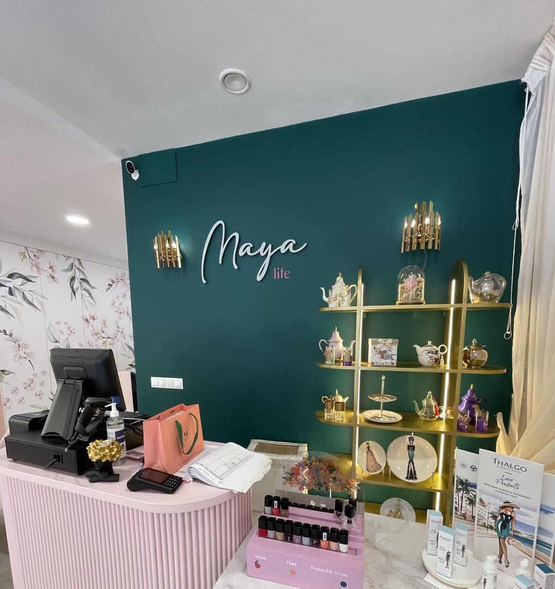Logotec Interiorismo comercial Maya Life