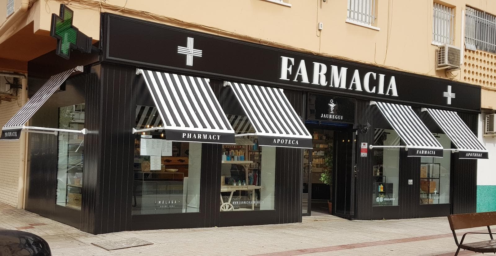Logotec Fachadas Farmacia