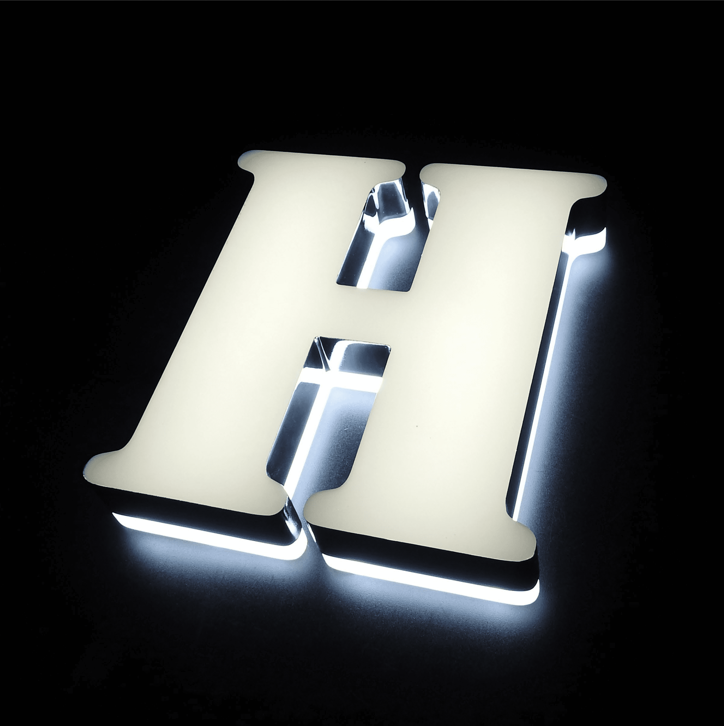 Logotec Letras corpóreas iluminada