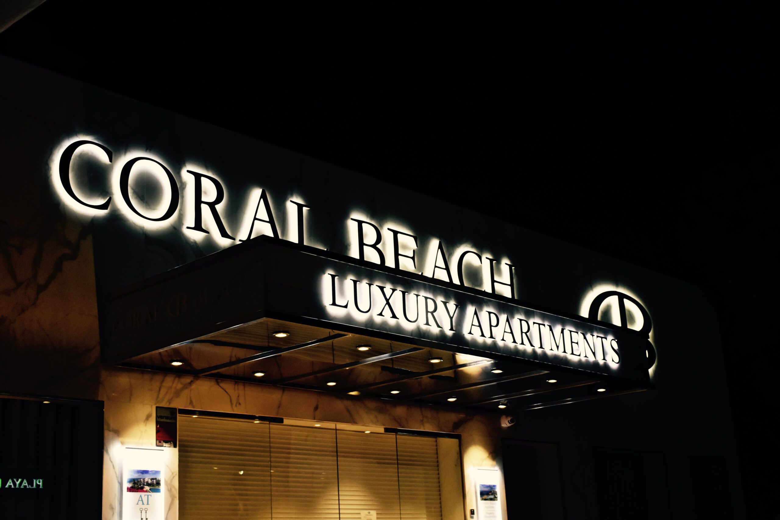 Logotec Rótulos luminosos Málaga Coral Beach