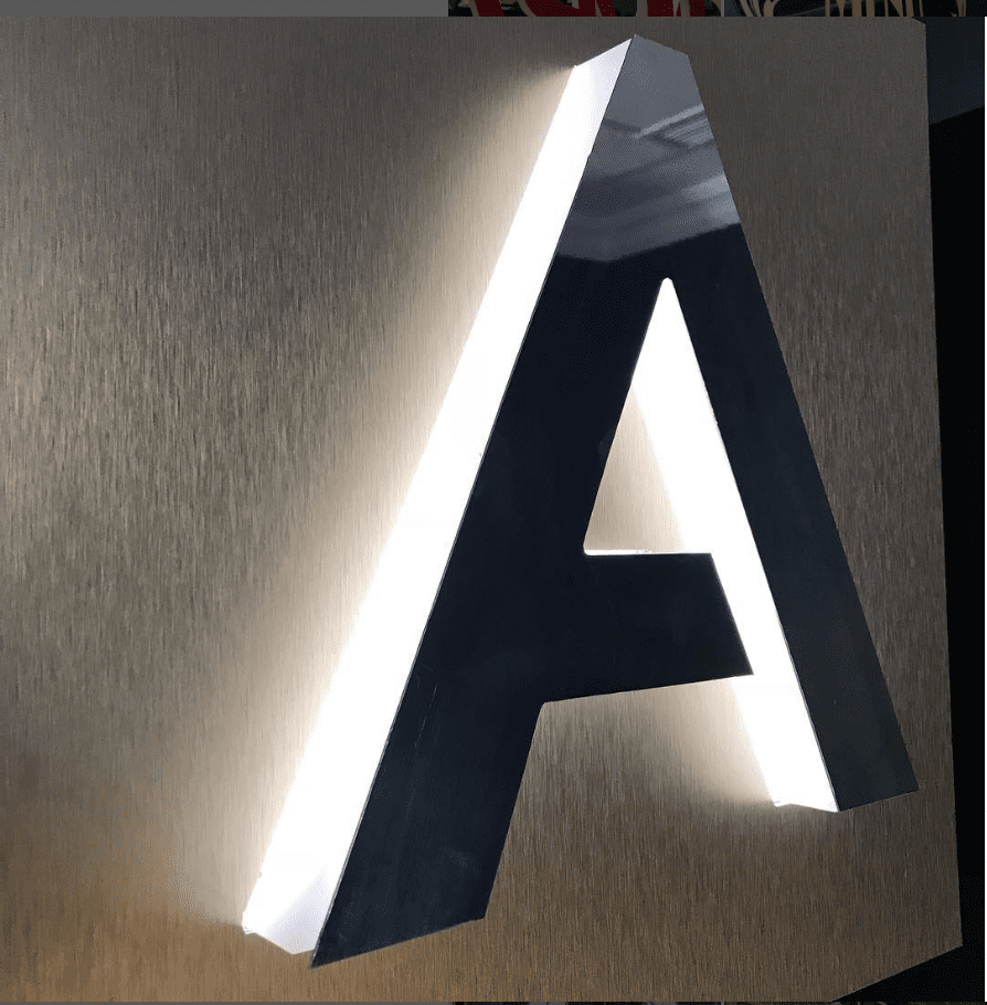 Logotec letras corpóreas