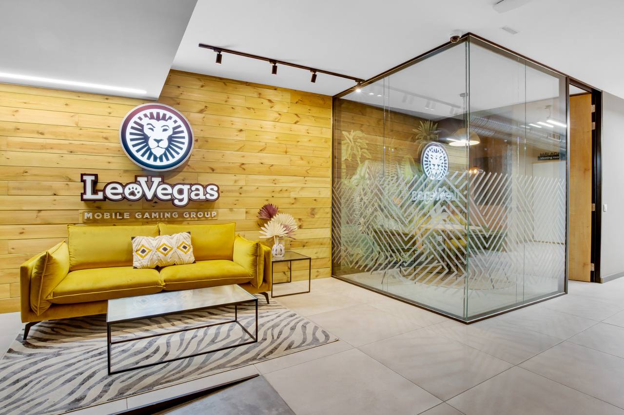 Logotec Interiorismo Leo Vegas