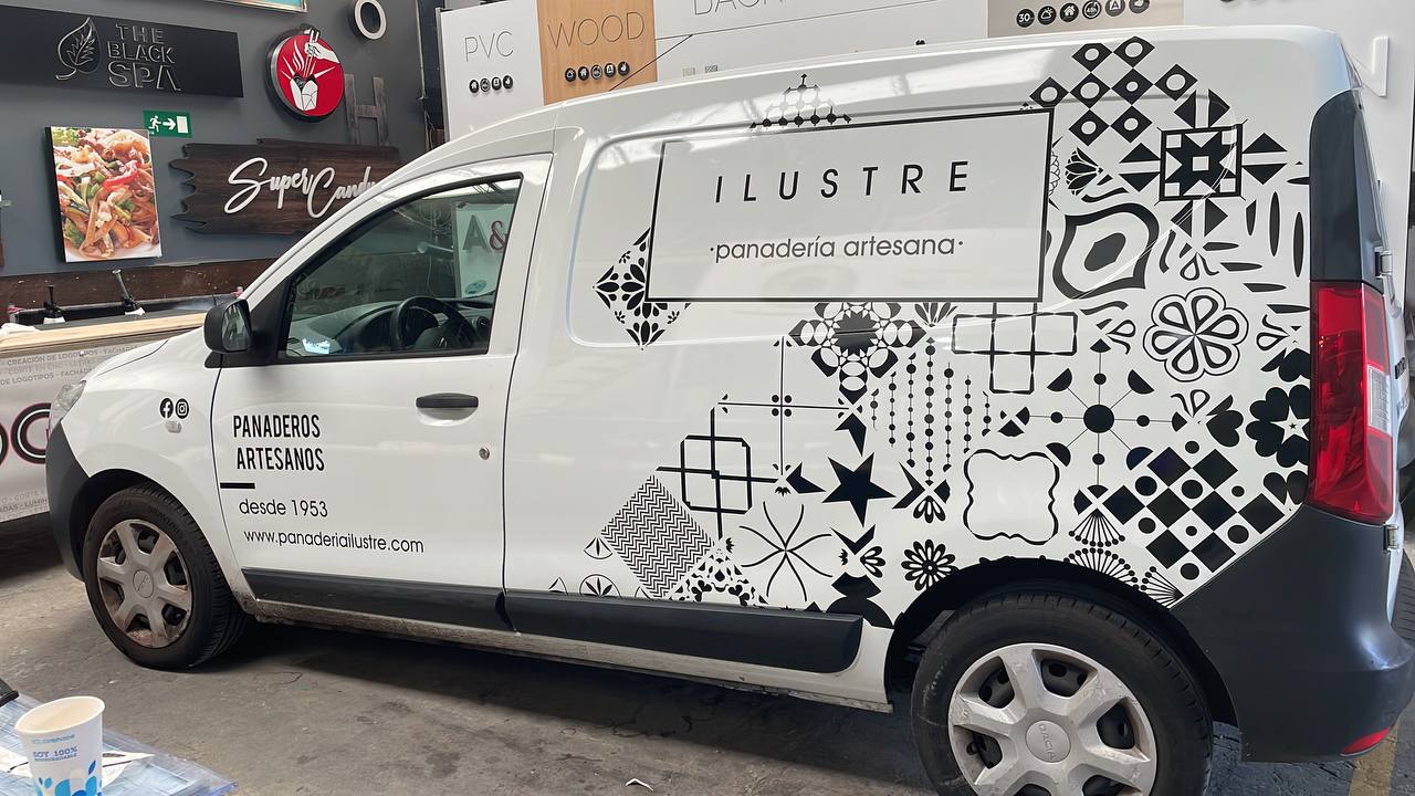 Logotec Rotulación de vehículos Ilustre