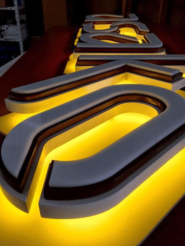 Logotec Letras corpóreas Retroilimunadas